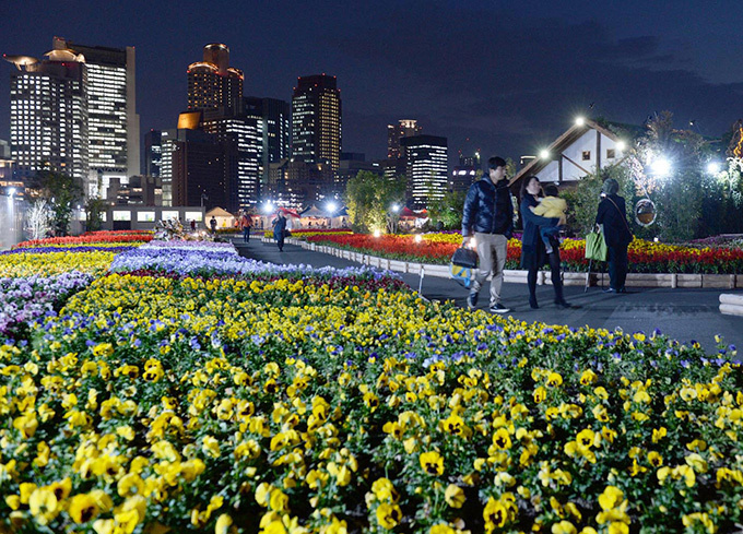 花と緑のテーマパーク「うめきたガーデン」、2万本が咲き誇る"チューリップ祭”開催 | 写真