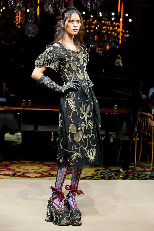 多彩な美が織り成す壮大な世界 - ヴィヴィアン・ウエストウッド ゴールドレーベル 2012年春夏コレクション | 写真