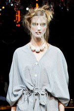 多彩な美が織り成す壮大な世界 - ヴィヴィアン・ウエストウッド ゴールドレーベル 2012年春夏コレクション｜写真21