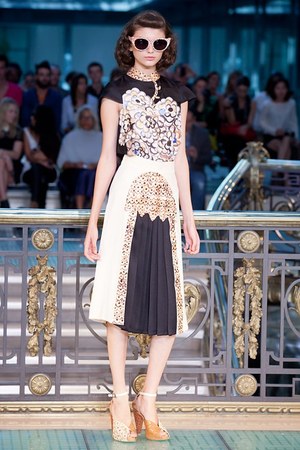 ドラマティックなビーチのワンシーンを閉じ込めた - ツモリチサト(TSUMORI CHISATO) 2012年春夏コレクション｜写真27