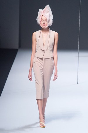 イッセイミヤケ宮前義之のパンツ エイポック エイブル イッセイ ミヤケのストライプ柄パンツ、新