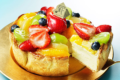 パブロ「山盛りフルーツの宝石箱チーズタルト」