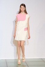 強さと優しさを兼ね備えたフェミニンなロックスタイル - コスチューム ナショナル(CoSTUME NATIONAL) 2012年春夏コレクション｜写真3