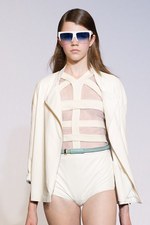 強さと優しさを兼ね備えたフェミニンなロックスタイル - コスチューム ナショナル(CoSTUME NATIONAL) 2012年春夏コレクション｜写真33