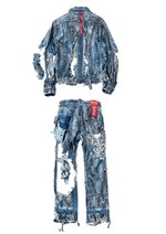 CUNE 16年秋冬コレクションを紹介 -沼やコンクリート、草原で “馬に引きずられた人” を再現｜写真19