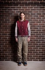 CUNE 16年秋冬コレクションを紹介 -沼やコンクリート、草原で “馬に引きずられた人” を再現｜写真35