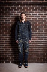 CUNE 16年秋冬コレクションを紹介 -沼やコンクリート、草原で “馬に引きずられた人” を再現｜写真41