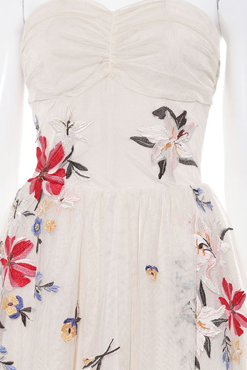 リリー ブラウン、5周年限定「ブルーミング リリー ドレス」ヴィンテージ風フラワー刺繍をたっぷりと | 写真