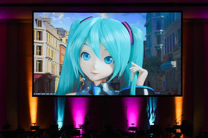 初音ミク 歌手から女優へ！LUX新CMでさらさらヘア披露＆オーケストラコンサート開幕曲を編曲使用｜写真10