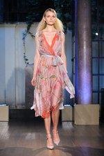 華やかなドレスが目を見張るフィロソフィ ディ アルベルタ フェレッティ(PHILOSOPHY DI ALBERTA FERRETTI)、2012春夏コレクション｜写真11