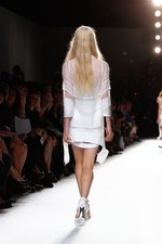 ロマンティックなウォーターワールドへようこそ - ジバンシィ バイ リカルド ティッシ(Givenchy by Riccardo Tisci) 2012年春夏コレクション｜写真9