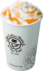 コーヒービーン＆ティーリーフの新作 - アールグレイのティーラテに洋梨ソースやホイップを添えて｜写真2