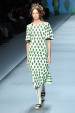 色彩とフォルムで表現する、洗練されたエレガンス - HIROKO KOSHINO(ヒロコ コシノ) 2012年春夏コレクション｜写真5