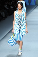 色彩とフォルムで表現する、洗練されたエレガンス - HIROKO KOSHINO(ヒロコ コシノ) 2012年春夏コレクション｜写真7