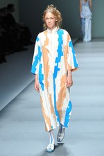 色彩とフォルムで表現する、洗練されたエレガンス - HIROKO KOSHINO(ヒロコ コシノ) 2012年春夏コレクション｜写真9