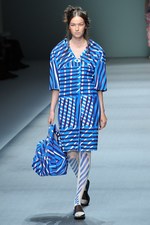 色彩とフォルムで表現する、洗練されたエレガンス - HIROKO KOSHINO(ヒロコ コシノ) 2012年春夏コレクション｜写真10