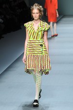 色彩とフォルムで表現する、洗練されたエレガンス - HIROKO KOSHINO(ヒロコ コシノ) 2012年春夏コレクション｜写真13