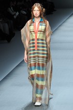 色彩とフォルムで表現する、洗練されたエレガンス - HIROKO KOSHINO(ヒロコ コシノ) 2012年春夏コレクション｜写真16