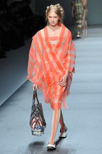 色彩とフォルムで表現する、洗練されたエレガンス - HIROKO KOSHINO(ヒロコ コシノ) 2012年春夏コレクション｜写真18