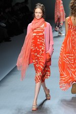 色彩とフォルムで表現する、洗練されたエレガンス - HIROKO KOSHINO(ヒロコ コシノ) 2012年春夏コレクション｜写真20