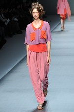 色彩とフォルムで表現する、洗練されたエレガンス - HIROKO KOSHINO(ヒロコ コシノ) 2012年春夏コレクション｜写真22