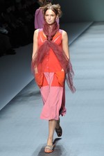 色彩とフォルムで表現する、洗練されたエレガンス - HIROKO KOSHINO(ヒロコ コシノ) 2012年春夏コレクション｜写真23