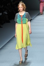 色彩とフォルムで表現する、洗練されたエレガンス - HIROKO KOSHINO(ヒロコ コシノ) 2012年春夏コレクション｜写真24