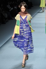 色彩とフォルムで表現する、洗練されたエレガンス - HIROKO KOSHINO(ヒロコ コシノ) 2012年春夏コレクション｜写真26