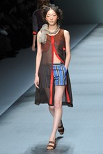 色彩とフォルムで表現する、洗練されたエレガンス - HIROKO KOSHINO(ヒロコ コシノ) 2012年春夏コレクション｜写真29