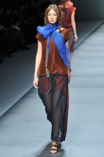 色彩とフォルムで表現する、洗練されたエレガンス - HIROKO KOSHINO(ヒロコ コシノ) 2012年春夏コレクション｜写真31