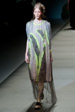 色彩とフォルムで表現する、洗練されたエレガンス - HIROKO KOSHINO(ヒロコ コシノ) 2012年春夏コレクション｜写真33