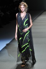 色彩とフォルムで表現する、洗練されたエレガンス - HIROKO KOSHINO(ヒロコ コシノ) 2012年春夏コレクション｜写真34