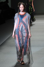 色彩とフォルムで表現する、洗練されたエレガンス - HIROKO KOSHINO(ヒロコ コシノ) 2012年春夏コレクション｜写真35