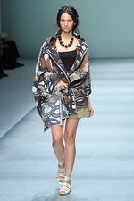 色彩とフォルムで表現する、洗練されたエレガンス - HIROKO KOSHINO(ヒロコ コシノ) 2012年春夏コレクション｜写真40