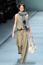 色彩とフォルムで表現する、洗練されたエレガンス - HIROKO KOSHINO(ヒロコ コシノ) 2012年春夏コレクション｜写真44