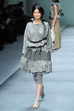 色彩とフォルムで表現する、洗練されたエレガンス - HIROKO KOSHINO(ヒロコ コシノ) 2012年春夏コレクション｜写真45