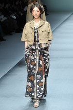 色彩とフォルムで表現する、洗練されたエレガンス - HIROKO KOSHINO(ヒロコ コシノ) 2012年春夏コレクション｜写真47