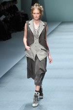 色彩とフォルムで表現する、洗練されたエレガンス - HIROKO KOSHINO(ヒロコ コシノ) 2012年春夏コレクション｜写真48