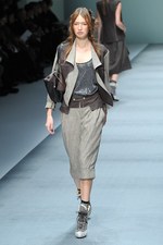 色彩とフォルムで表現する、洗練されたエレガンス - HIROKO KOSHINO(ヒロコ コシノ) 2012年春夏コレクション｜写真49