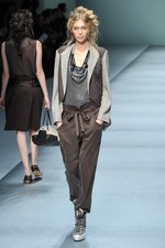 色彩とフォルムで表現する、洗練されたエレガンス - HIROKO KOSHINO(ヒロコ コシノ) 2012年春夏コレクション｜写真51