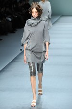 色彩とフォルムで表現する、洗練されたエレガンス - HIROKO KOSHINO(ヒロコ コシノ) 2012年春夏コレクション｜写真59