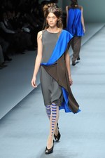 色彩とフォルムで表現する、洗練されたエレガンス - HIROKO KOSHINO(ヒロコ コシノ) 2012年春夏コレクション｜写真63