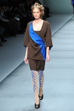 色彩とフォルムで表現する、洗練されたエレガンス - HIROKO KOSHINO(ヒロコ コシノ) 2012年春夏コレクション｜写真64