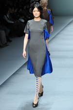 色彩とフォルムで表現する、洗練されたエレガンス - HIROKO KOSHINO(ヒロコ コシノ) 2012年春夏コレクション｜写真65