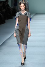 色彩とフォルムで表現する、洗練されたエレガンス - HIROKO KOSHINO(ヒロコ コシノ) 2012年春夏コレクション｜写真68