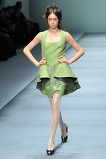 色彩とフォルムで表現する、洗練されたエレガンス - HIROKO KOSHINO(ヒロコ コシノ) 2012年春夏コレクション｜写真70