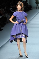 色彩とフォルムで表現する、洗練されたエレガンス - HIROKO KOSHINO(ヒロコ コシノ) 2012年春夏コレクション｜写真71