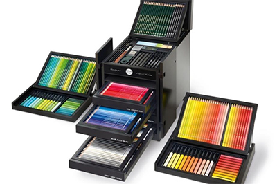 世界最古のドイツ鉛筆ブランド「ファーバーカステル×カール・ラガーフェルド」限定画材ボックス