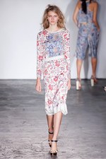 フラワープリントでユニーク描くドリーミーな世界 - クレメンツ リベイロ(CLEMENTS RIBEIRO)、2012年春夏コレクション｜写真3