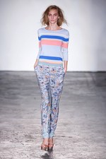 フラワープリントでユニーク描くドリーミーな世界 - クレメンツ リベイロ(CLEMENTS RIBEIRO)、2012年春夏コレクション｜写真4